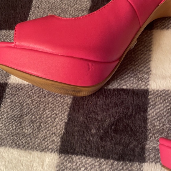 Victoria Secret hot pink heels size 7 - Picture 8 of 9